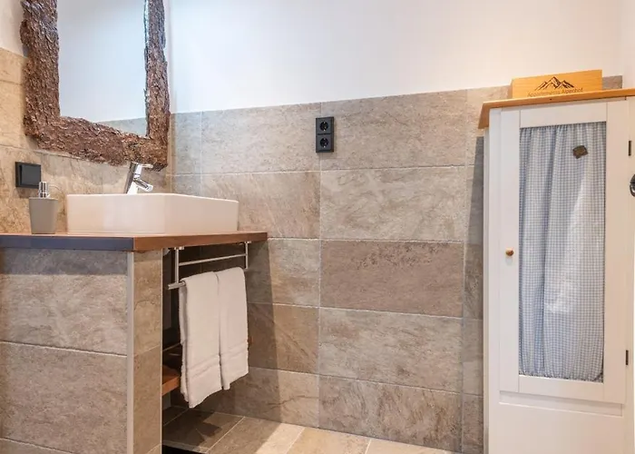 Alpenhof Waengle 公寓式酒店 4*